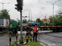 Hari Pertama Pembatasan, Truk Galian C Terpantau Nekat Beroperasi di Kendal