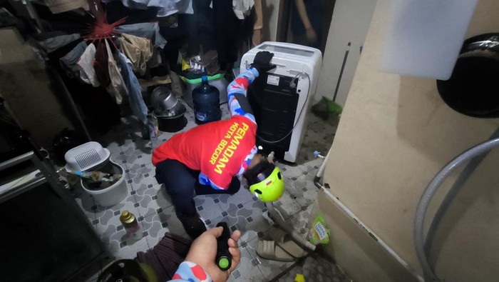 Ular Koros masuk mesin cuci warga di Tanah Sareal, Bogor, Jawa Barat.