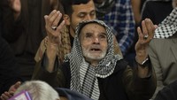 Amalan-amalan terbaik di sepuluh hari terakhir bulan Ramadan yakni itikaf di masjid dan membaca doa Lailatul Qadar.    