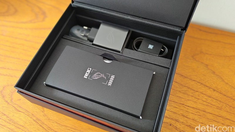 Unboxing Asus ROG Phone 9 Pro