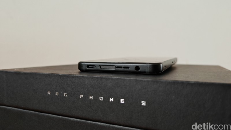 Unboxing Asus ROG Phone 9 Pro