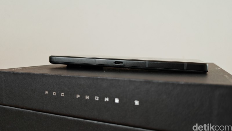 Unboxing Asus ROG Phone 9 Pro