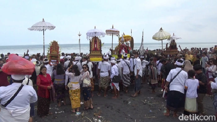 upacara melasti di Lumajang