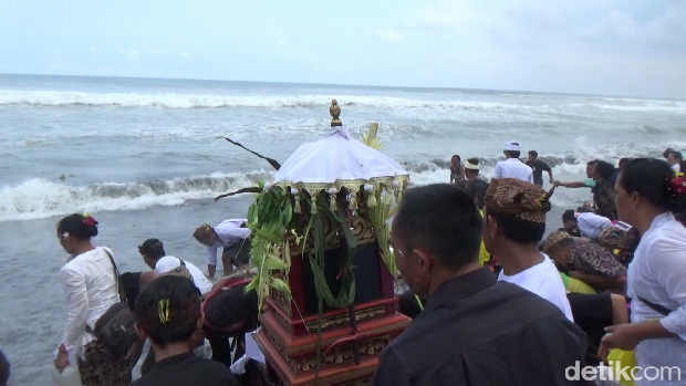 upacara melasti di Lumajang