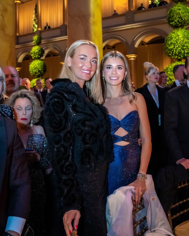 Meski tertutup, kehidupan pribadi wanita yang tumbuh di kawasan elite Upper East Side, Manhattan, New York ini sering menjadi perbincangan. Sebelum menikah dengan Don Jr., Vanessa disebut pernah memiliki hubungan dengan Pangeran Arab, anggota gangster hingga Leonardo DiCaprio. Foto: Instagram @kaitrumpgolfer