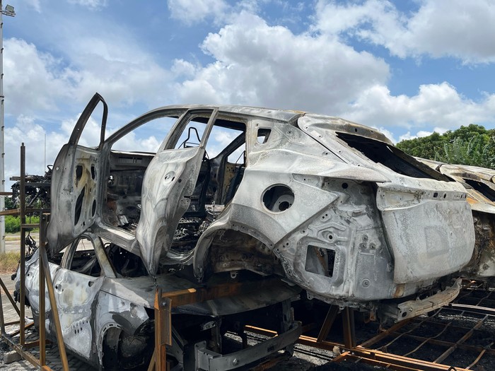 100 unit KD (Knock-Down) Kit mobil bensin Chery terbakar di gudang penyimpanan di Medan Satria, Bekasi, Minggu (23/3/2025)