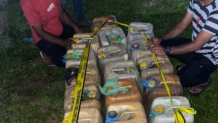 600 liter minyak tanah subsidi hendak diselundupkan lewat Halmahera Utara disita polisi.