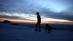 Aksi Pelari Tunanetra Mendaki Gunung Setinggi Everest di Bulgaria