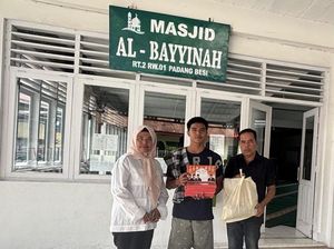 Jelang Lebaran, Andre Rosiade Bagikan Ribuan Paket Sembako & Sarung untuk Garin di Sumbar