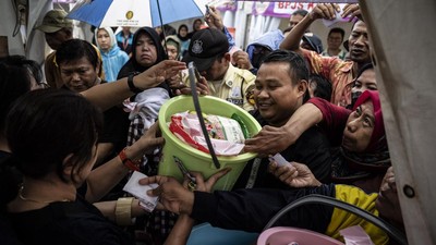 Antusias Warga Ikut Bazar Ramadan di Balai Kota Semarang