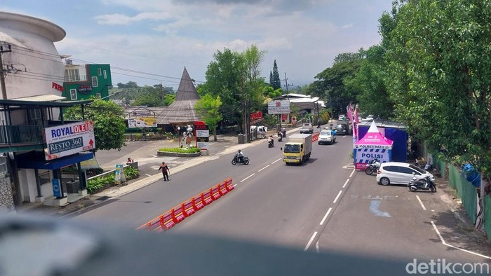 Arus Lalu Lintas di Jalan Ir Soekarno, Kota Batu.