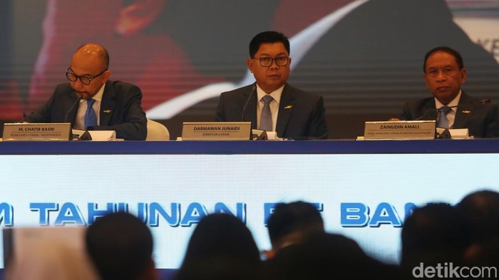 Direktur Utama Bank Mandiri Darmawan Junaidi, Wakil Komisaris Utama Bank Mandiri Zainudin Amali saat Rapat Umum Pemegang Saham Tahunan (RUPST) Bank Mandiri 2024 di Jakarta, Senin (25/3/2025). Dalam RUPST tersebut, pemegang saham menyetujui besaran dividen sebesar 78% dari laba bersih perusahan tahun 2024 atau sebesar Rp43,51 Triliun dengan besaran dividen per saham sebesar Rp 466,18, naik 31,71% year on year (yoy).