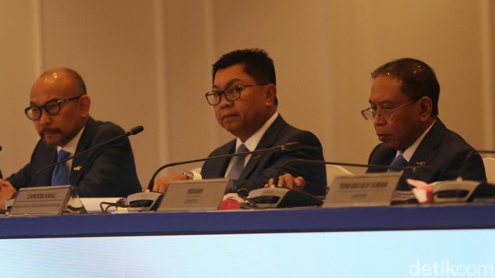 Direktur Utama Bank Mandiri Darmawan Junaidi, Wakil Komisaris Utama Bank Mandiri Zainudin Amali saat Rapat Umum Pemegang Saham Tahunan (RUPST) Bank Mandiri 2024 di Jakarta, Senin (25/3/2025). Dalam RUPST tersebut, pemegang saham menyetujui besaran dividen sebesar 78% dari laba bersih perusahan tahun 2024 atau sebesar Rp43,51 Triliun dengan besaran dividen per saham sebesar Rp 466,18, naik 31,71% year on year (yoy).