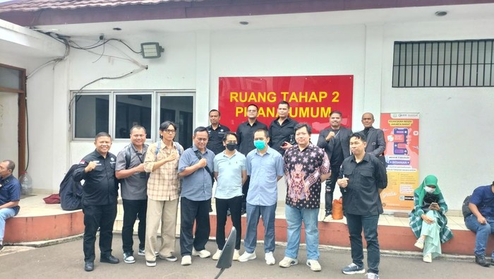 Bareskrim Polri saat melimpahkan 3 tersangka kasus Net89 ke Kejari Jakbar