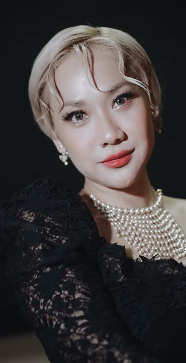 Sebelumnya penampilan BCL dengan gaun hitam dan riasan wajah yang hampir sama juga tak kalah menawan. Penampilannya itu memang selalu berhasil bikin terpana. Foto: Instagram/@bumiauw