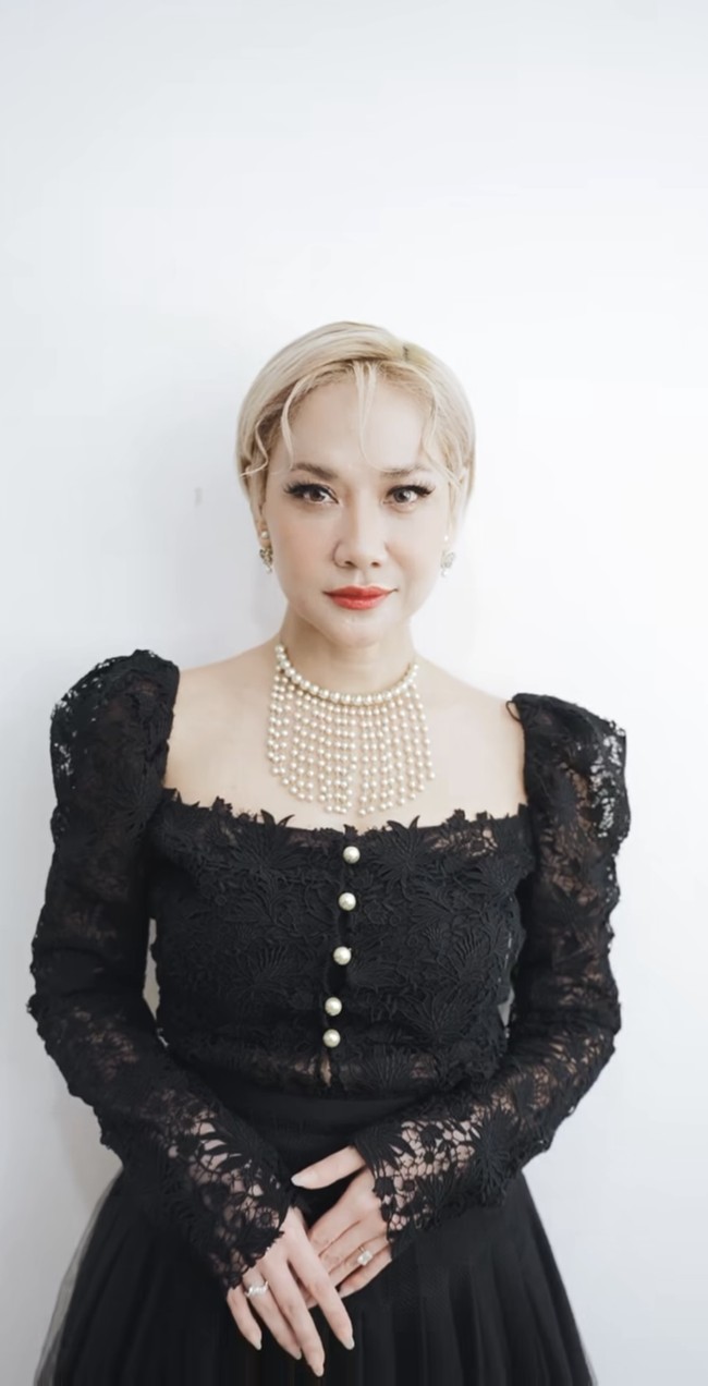 Dengan model rambut baru pixie cut-nya yang sekarang, BCL memang terlihat semakin fresh dan awet muda. Model rambut tersebut memberikan efek tomboy yang tetap feminin. Foto: Instagram/@bumiauw