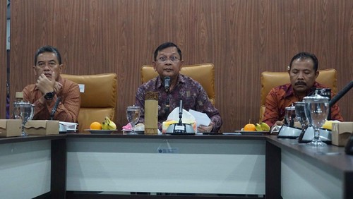 Bupati Sutjidra saat membuka Musrenbang Dalam Rangka Penyusunan Rencana Kerja Perangkat Daerah (RKPD) tahun 2026 di Gedung Buleleng Command Center, Selasa (26/3/2025). (IST)