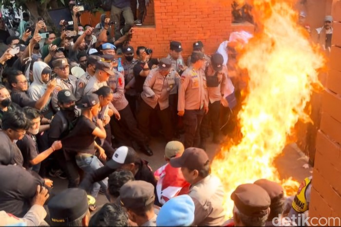 demo tolak uu tni di mojokerto