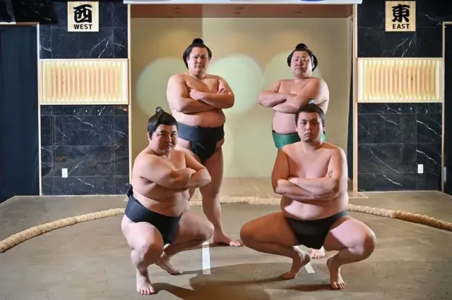 Di Resto Ini Bisa Makan Sukiyaki Sambil Nonton Gulat Sumo