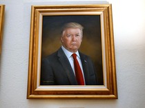 Video Lukisan Potret Diri yang Bikin Trump Jengkel: Terburuk!