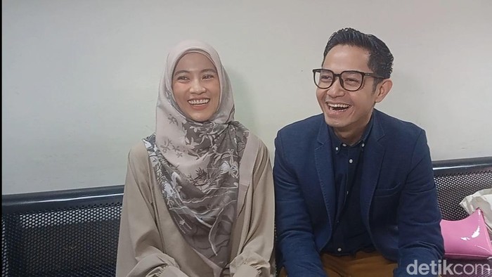 Dude Harlino dan Alyssa Soebandono di transmedia.