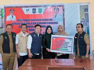 Kemensos Beri Santunan Kematian kepada Ahli Waris 11 Korban Bencana di Bima