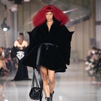 Fashion show koleksi Harry Halim Autumn Winter 2025 di Ciputra Artpener Jakarta. Finality jadi bentuk ekspresi dirinya dalam mengarungi rasa sakit, sedih, dan situasi serba tak pasti termasuk perihal kondisi sang ayah yang terbaring sakit.  Foto: Dok. Harry Halim.