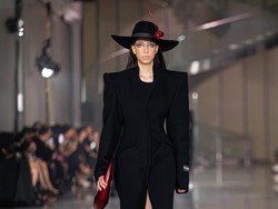 10 Koleksi Finality Karya Harry Halim, Busana Serba Hitam Ekspresi Kesedihan