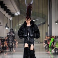 Fashion show koleksi Harry Halim Autumn Winter 2025 di Ciputra Artpener Jakarta. Finality jadi bentuk ekspresi dirinya dalam mengarungi rasa sakit, sedih, dan situasi serba tak pasti termasuk perihal kondisi sang ayah yang terbaring sakit. Foto: Dok. Harry Halim.