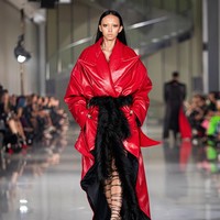 Fashion show koleksi Harry Halim Autumn Winter 2025 di Ciputra Artpener Jakarta. Finality jadi bentuk ekspresi dirinya dalam mengarungi rasa sakit, sedih, dan situasi serba tak pasti termasuk perihal kondisi sang ayah yang terbaring sakit. Foto: Dok. Harry Halim.