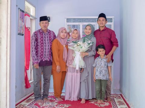 Foto pasangan Ella Prasetyaningsih dan Muhammad suhkron Al syahyid yang menggelar acara lamaran Foto pasangan Ella Prasetyaningsih dan Muhammad suhkron Al syahyid yang menggelar acara lamaran. Postingan tentang kisah keduanya langsung viral di media sosial