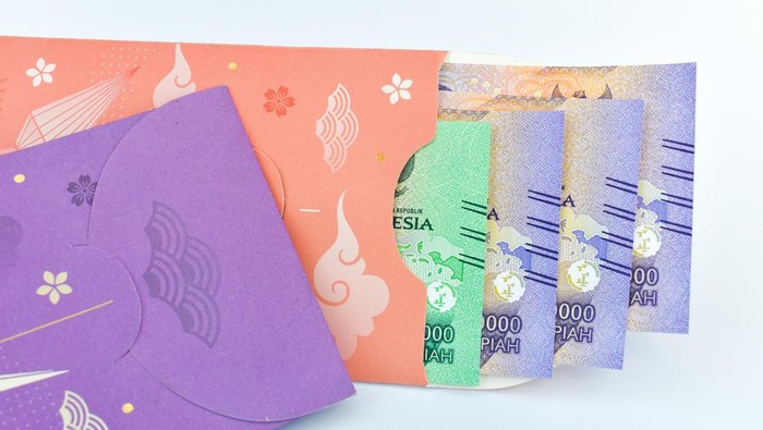 THR or angpao is a holiday allowance. envelopes or money to be distributed to young children during Eid al-Fitr. Money in a pretty pink and purple envelope. white background. high quality