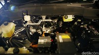 Kendaraan itu dibekali baterai berkapasitas 50 kWh dengan jarak tempuh maksimum 405 Km. Sementara motor listriknya mampu menghasilkan tenaga 201 Tk dan torsi 310 Nm. Kecepatan maksimumnya tembus 165 km/jam, kemudian untuk melesat 0-100 km/jam hanya memerlukan waktu 8,5 detik.