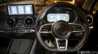 Director Sales Center PT Sokonindo Automobile, Cing Hok Rifin mengatakan, SERES E3 merupakan mobil yang telah dikembangkan sejak beberapa tahun terakhir. Cing Hok memastikan, saat pameran Periklindo Electric Vehicle Show atau PEVS 2025. Namun, penyerahan unitnya baru dilakukan beberapa bulan setelahnya.