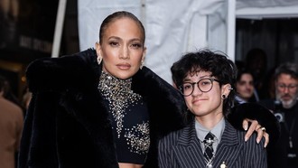 Jennifer Lopez Nangis Anaknya Lulus SMA dan Raih Beasiswa, Idap Kondisi Ini!