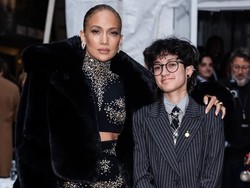 Jennifer Lopez Nangis Anaknya Lulus SMA dan Raih Beasiswa, Idap Kondisi Ini!