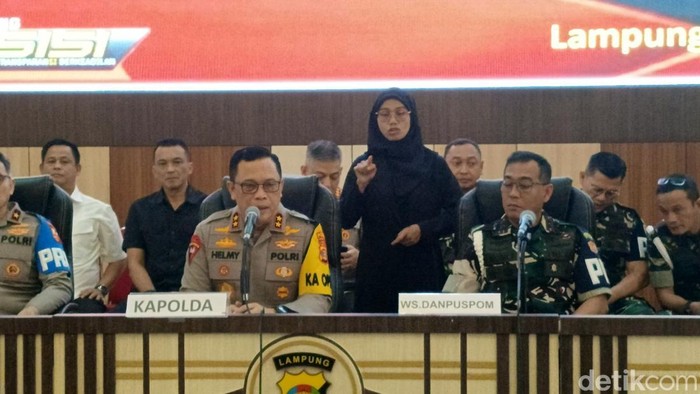 Kapolda Lampung Irjen Helmy Santika dan WS Danpuspomad Mayjend TNI Eka Wijaya Permana.