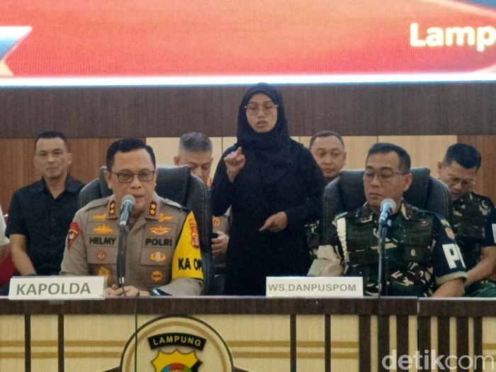 Kapolda Lampung Irjen Helmy Santika dan WS Danpuspomad Mayjend TNI Eka Wijaya Permana.