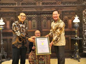 Buku Lampu Antik Pecahkan Rekor MURI, Menbud Beri Apresiasi