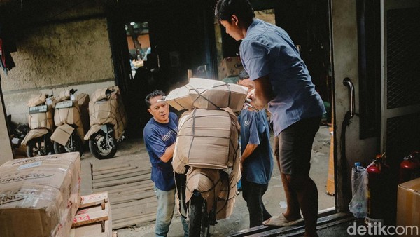 Kesibukan Jasa Ekspedisi Jelang Lebaran