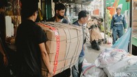 Motor, pakaian, dan makanan mendominasi barang yang dikirimkan menggunakan jasa pengiriman dengan kereta api.
