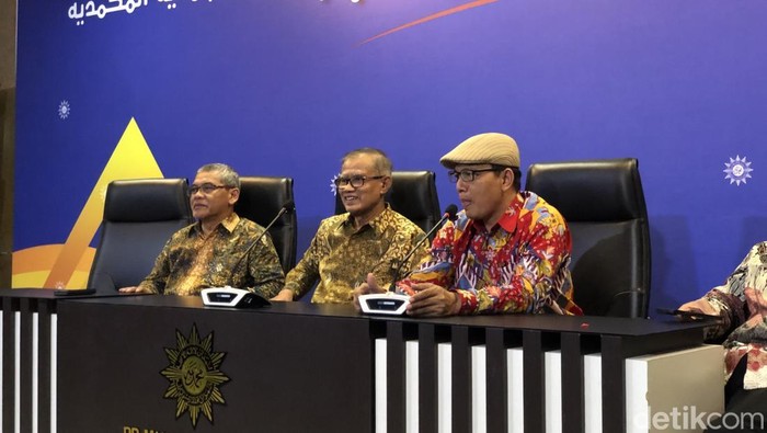 Ketum PP Muhammadiyah Haedar Nashir (tengah) di Kantor PP Muhammadiyah Kota Jogja, Selasa (25/3/2025).