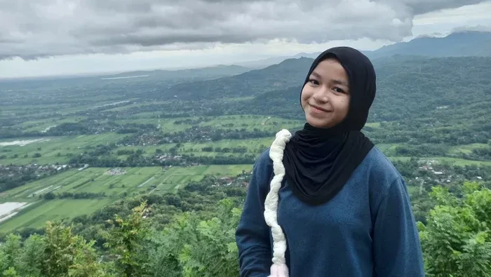 Kisah Nadya Zhafira, calon mahasiswa baru termuda di Unair dari jalur SNBP 2025.