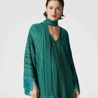 Missoni menawarkan koleksi yang memadukan motif rajut ikonis dengan sentuhan modern pada modest wear. Gaun mengalir, blus lembut, celana wide-leg, dan rok panjang dalam nuansa zamrud dan ruby menghadirkan keseimbangan antara elegansi dan kenyamanan. Sentuhan akhir seperti cardigan panjang, gaya kimono, serta detail rumbai payet menambah kesan mewah yang sempurna untuk iftar hingga suhoor. (Foto: Dok. Missoni)