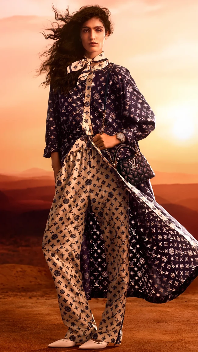 Koleksi kapsul Louis Vuitton untuk Ramadan 2025 lebih dinamis dengan pilihan busana day-to-night yang sophisticated. Koleksi ini mencakup busana siap pakai, tas, sepatu, perhiasan, aksesori, dan parfum dalam palet biru, tembaga, dan emas yang mewah. Sorotan utama termasuk Vanity Chain Pouch, Alma BB Monogram Saphir, serta Capucines Mini dengan kulit bertekstur bunga, sementara aksesori berkilau dan syal Monogram dengan sentuhan warisan menambah kesan elegan dalam setiap detail. (Foto: Dok. Louis Vuitton)