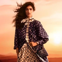 Koleksi kapsul Louis Vuitton untuk Ramadan 2025 lebih dinamis dengan pilihan busana day-to-night yang sophisticated. Koleksi ini mencakup busana siap pakai, tas, sepatu, perhiasan, aksesori, dan parfum dalam palet biru, tembaga, dan emas yang mewah. Sorotan utama termasuk Vanity Chain Pouch, Alma BB Monogram Saphir, serta Capucines Mini dengan kulit bertekstur bunga, sementara aksesori berkilau dan syal Monogram dengan sentuhan warisan menambah kesan elegan dalam setiap detail. (Foto: Dok. Louis Vuitton)