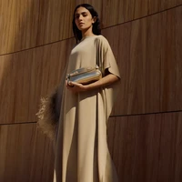 Koleksi Ramadan persembahan Ferragamo terdiri busana bersiluet longgar dalam perpaduan biru Klein dan perunggu, dipadukan dengan beige, batu, dan hitam untuk kesan elegan yang seimbang. Setiap potongan dirancang dengan keahlian tinggi, menampilkan material mewah seperti kulit nappa, sutra, dan emas metalik yang mencuri perhatian tanpa berlebihan. Tas dan sepatu dalam koleksi ini menambahkan sentuhan glamor, membuktikan bahwa tampil menawan juga bagian dari semangat Ramadan. (Foto: Dok. Ferragamo)