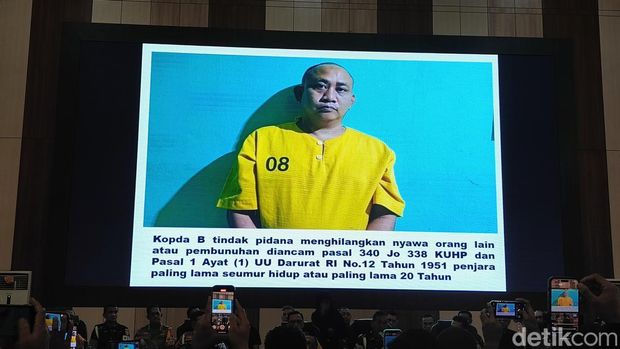 Konferensi pers kasus penembakan 3 polisi di Lampung.