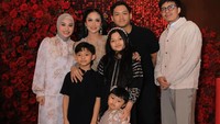 Ada anak, menantu sampai cucu Kris Dayanti hadir dalam perayaan ulang tahun ke-50 itu. Foto: instagram Kris Dayanti