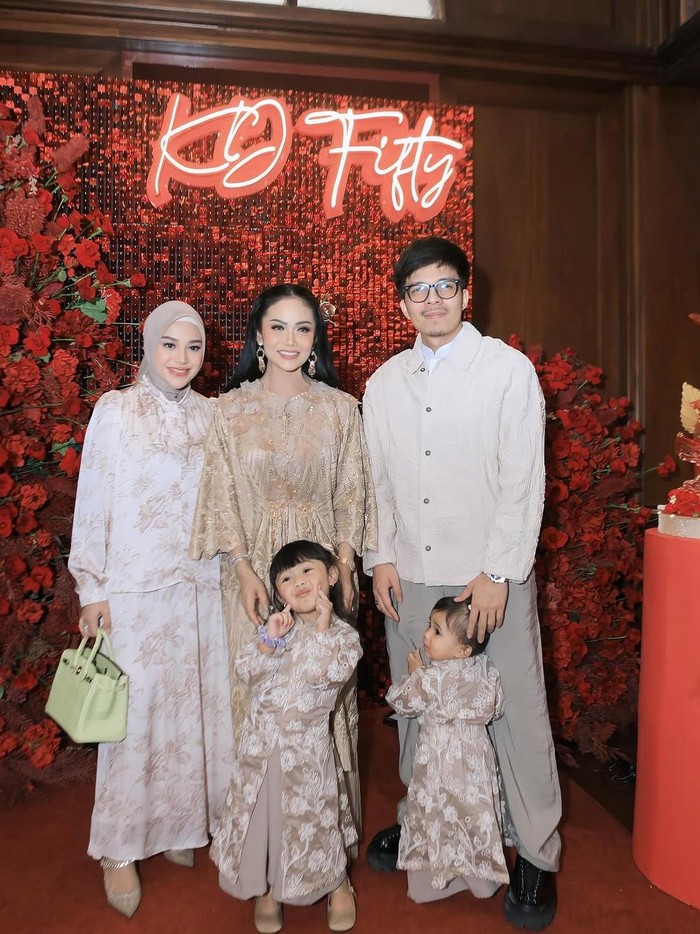 Kris Dayanti Kris Dayanti merayakan ulang tahun ke-50